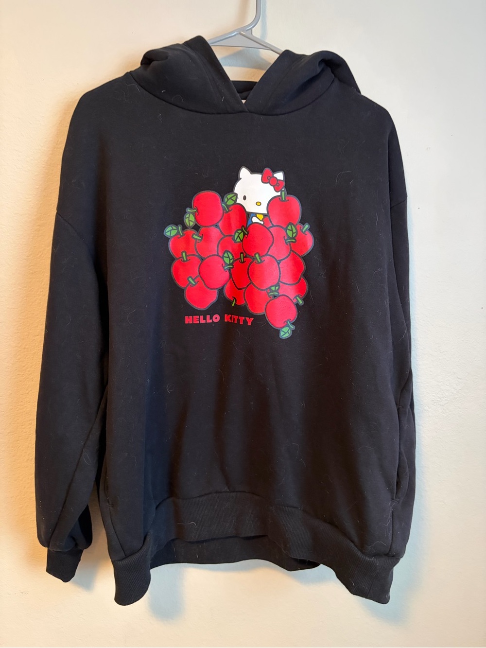 Rare GU x Hello Kitty Sanrio Black Graphic Hoodie Sweater Red Apple Print XL